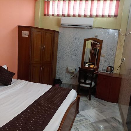 Hotel Riz Varanasi Exteriör bild