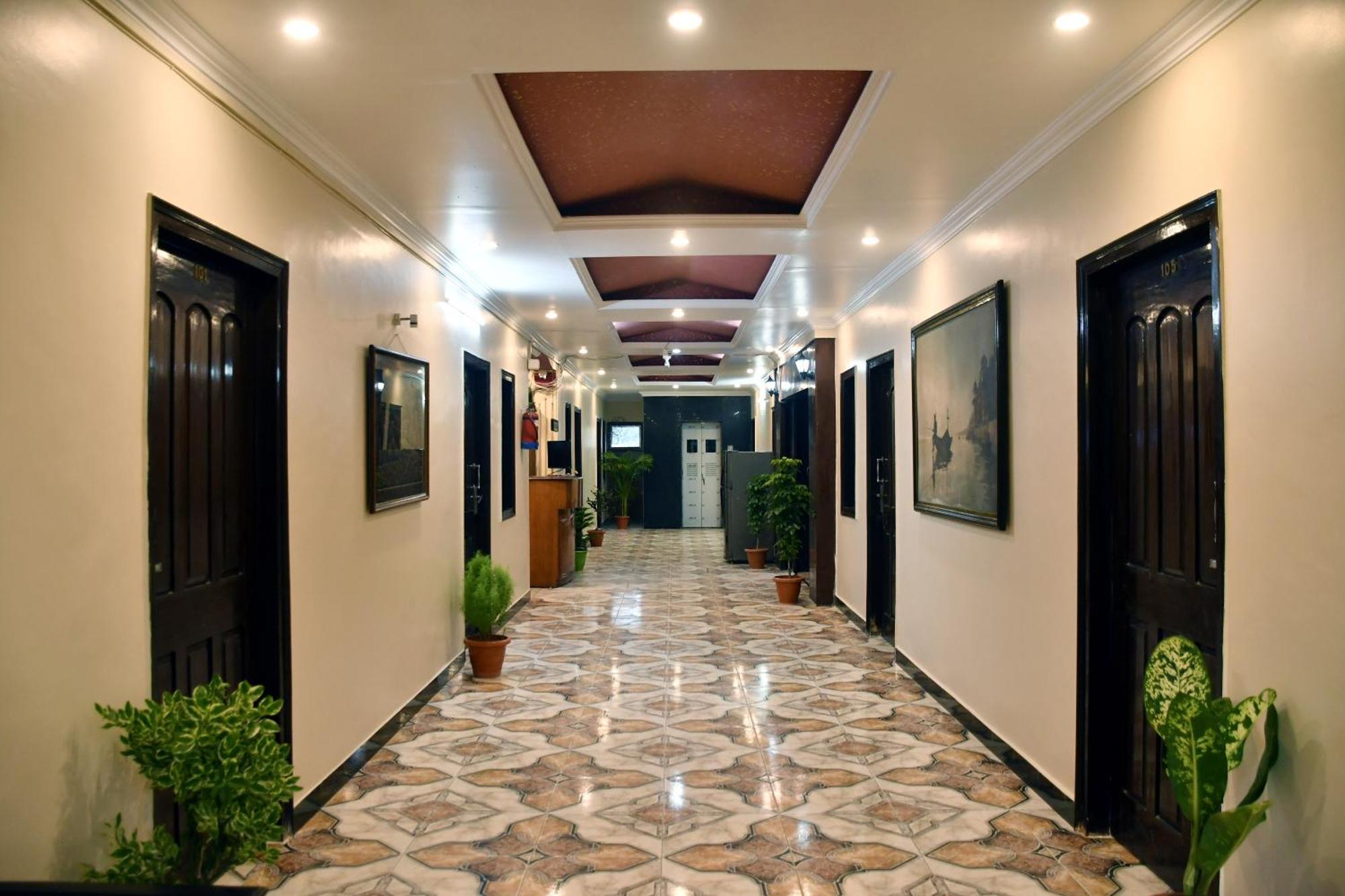 Hotel Riz Varanasi Exteriör bild