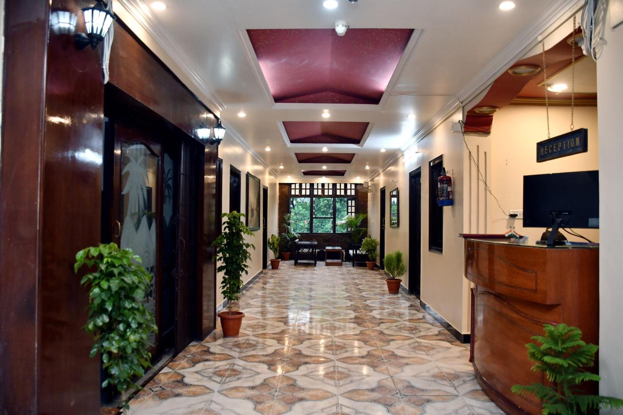 Hotel Riz Varanasi Exteriör bild