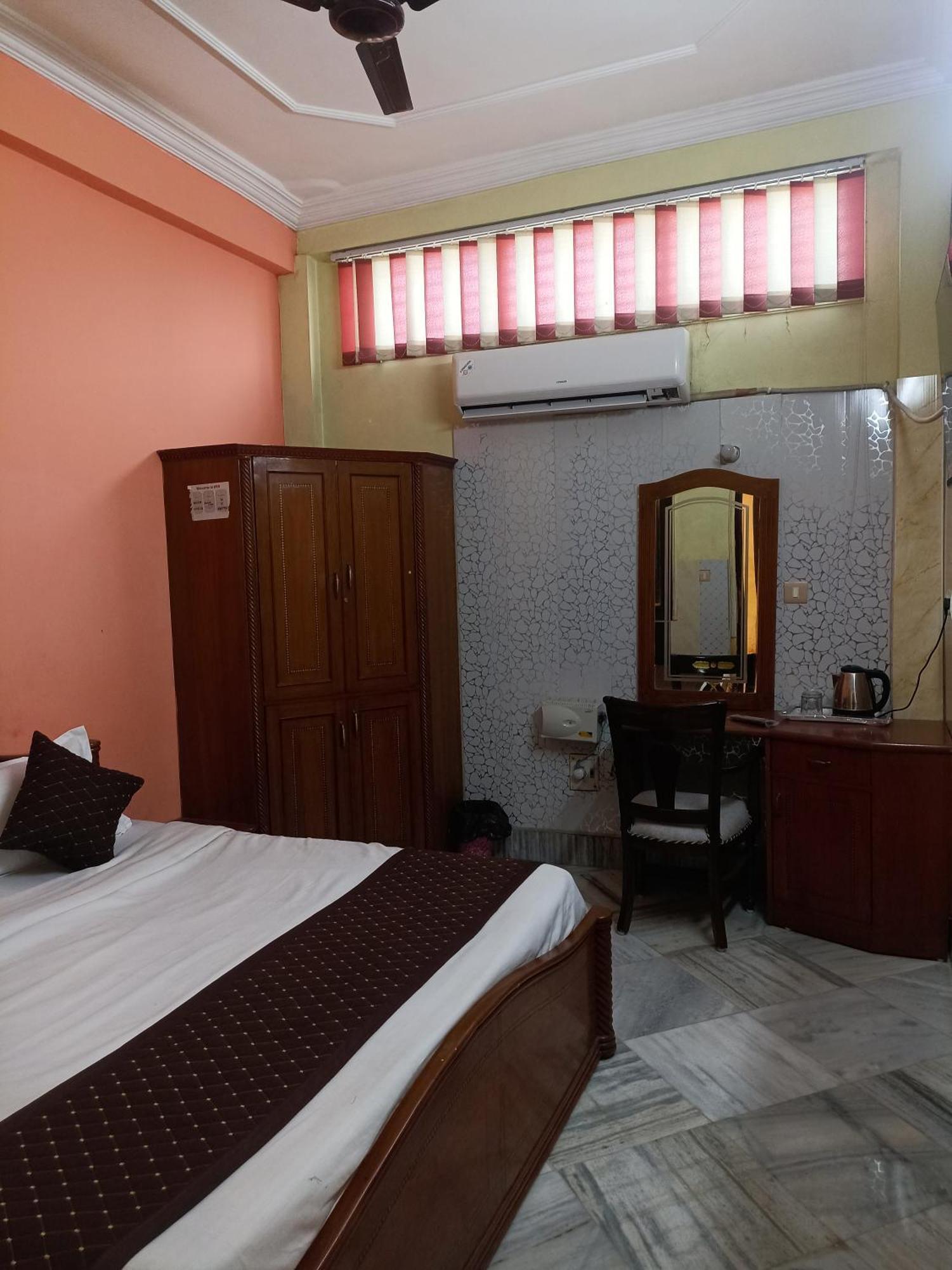 Hotel Riz Varanasi Exteriör bild