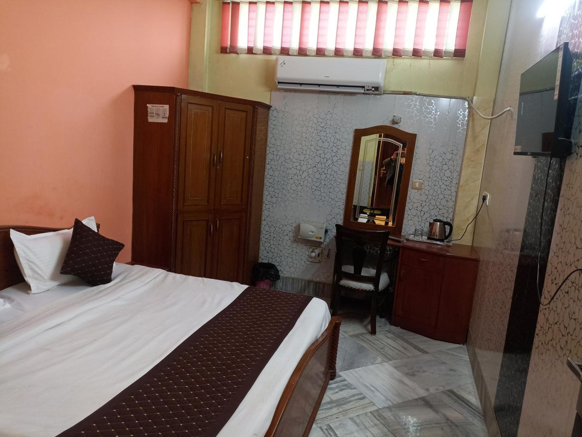 Hotel Riz Varanasi Exteriör bild
