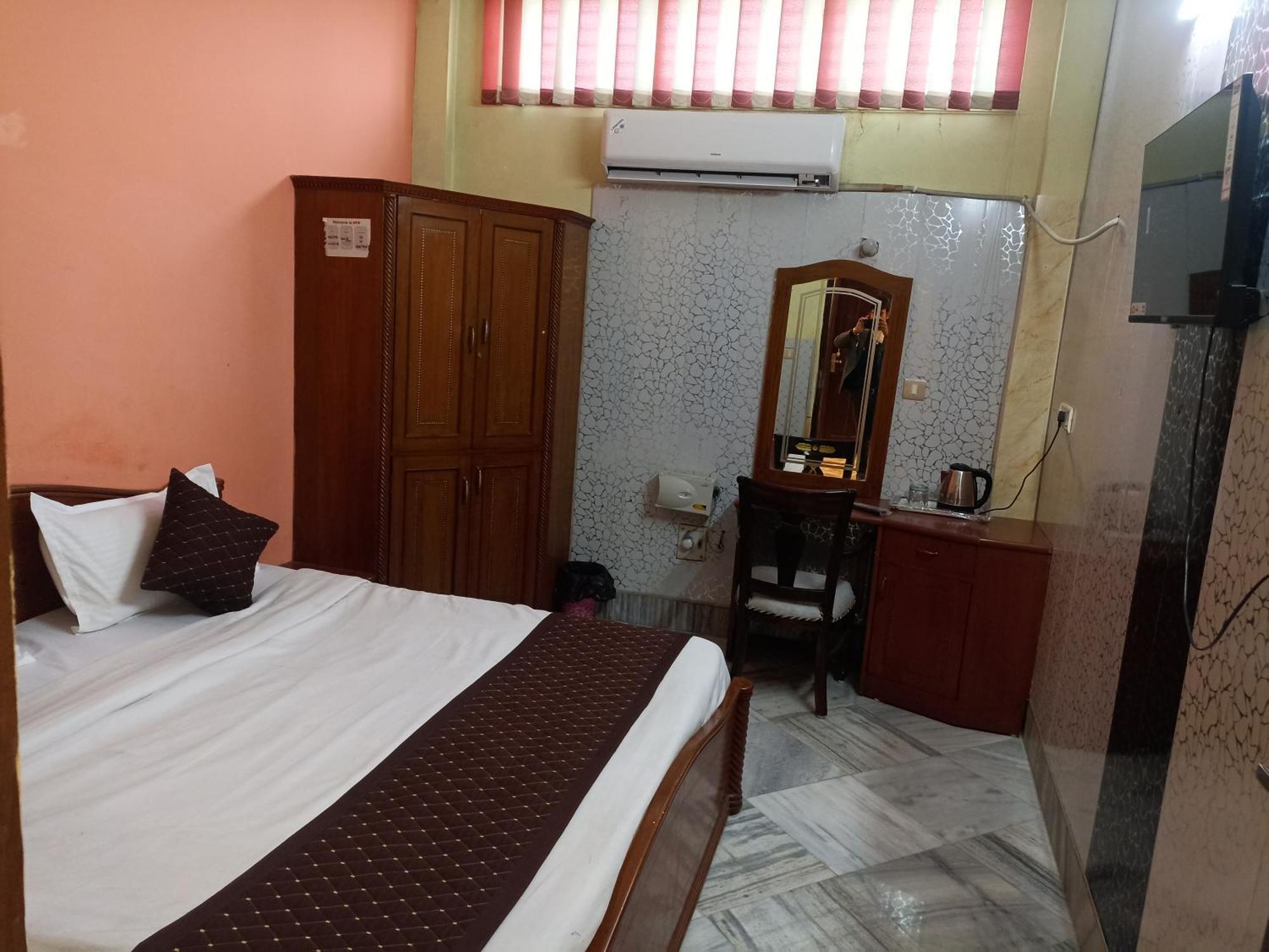 Hotel Riz Varanasi Exteriör bild