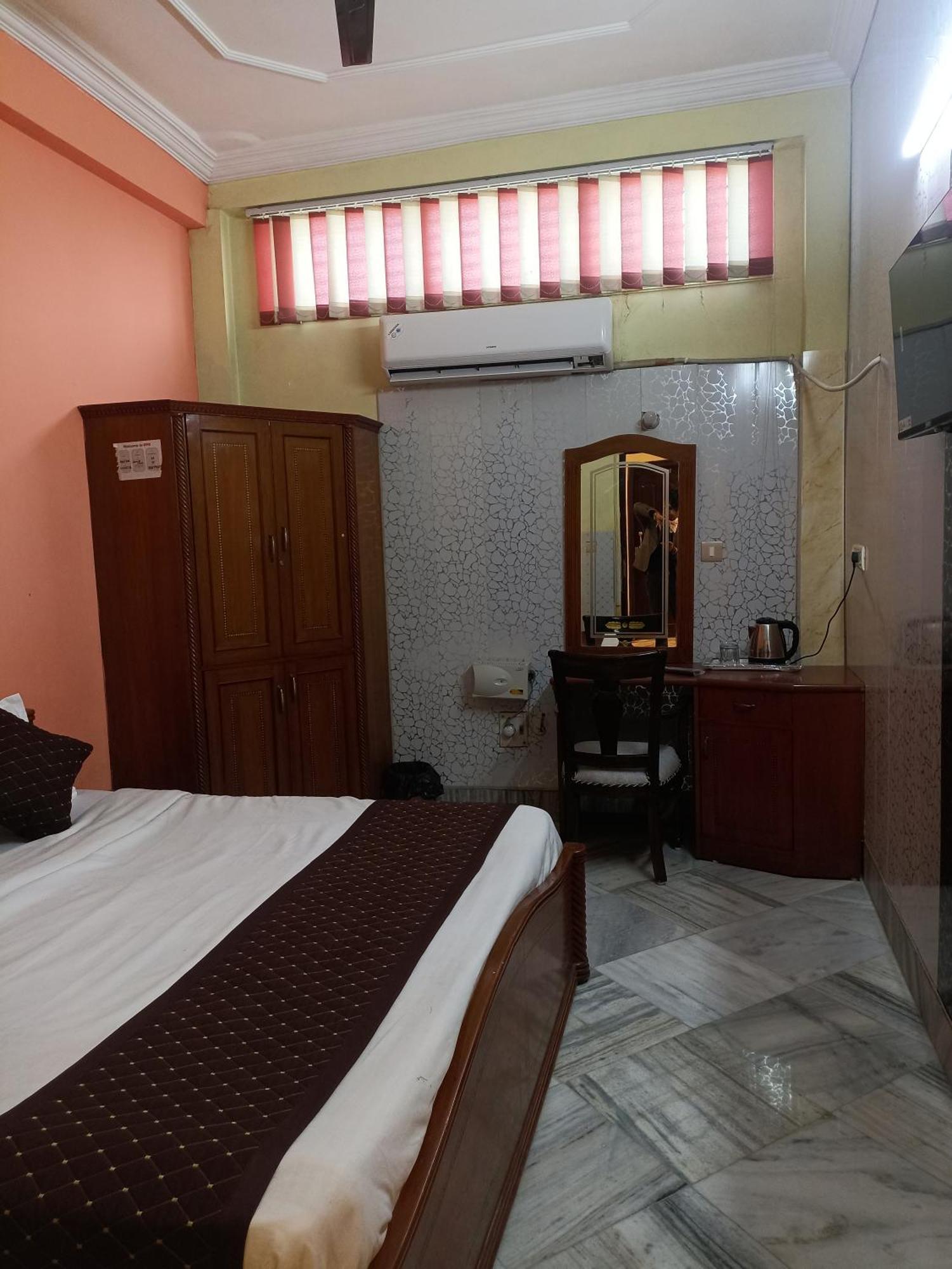 Hotel Riz Varanasi Exteriör bild