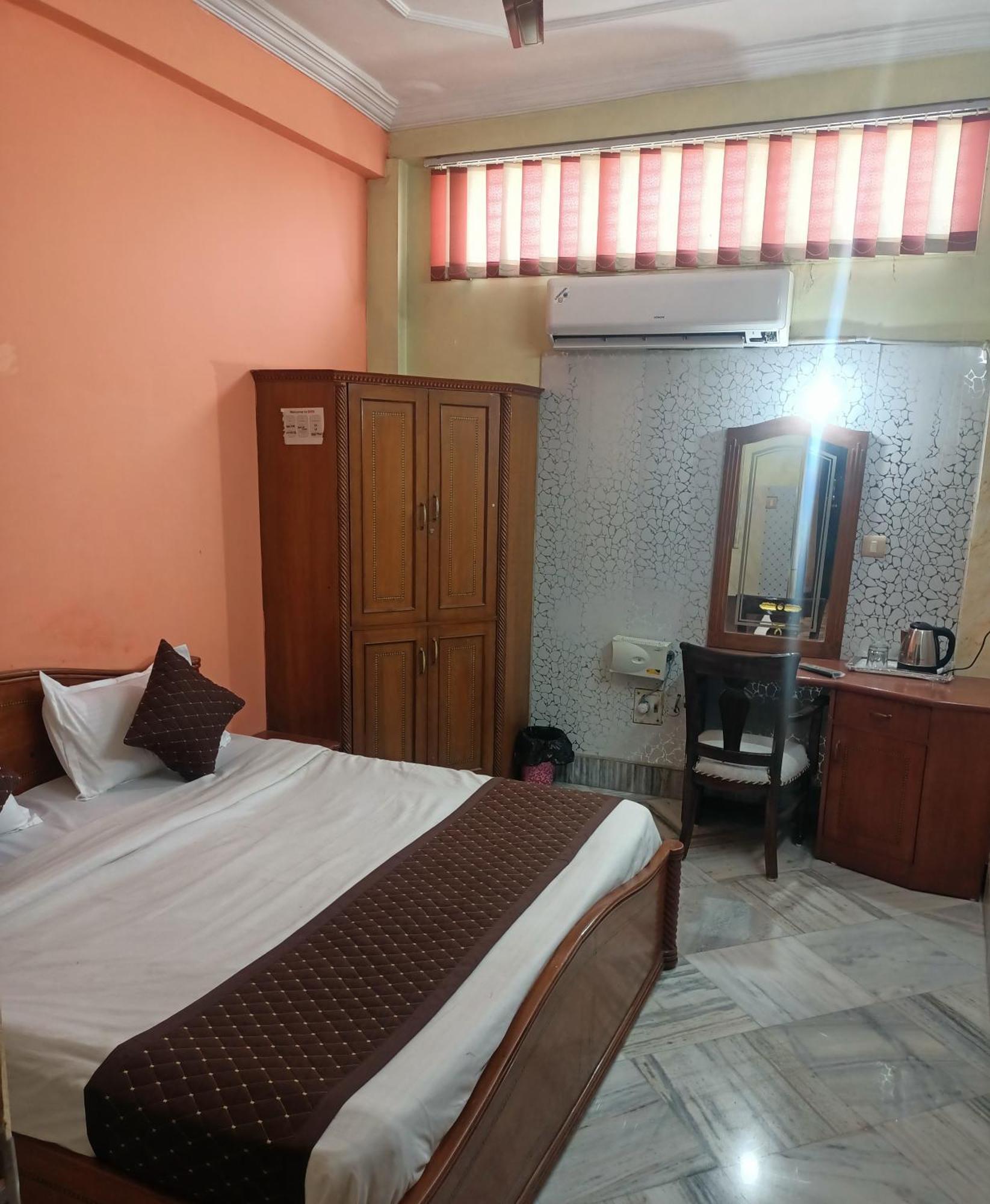Hotel Riz Varanasi Exteriör bild