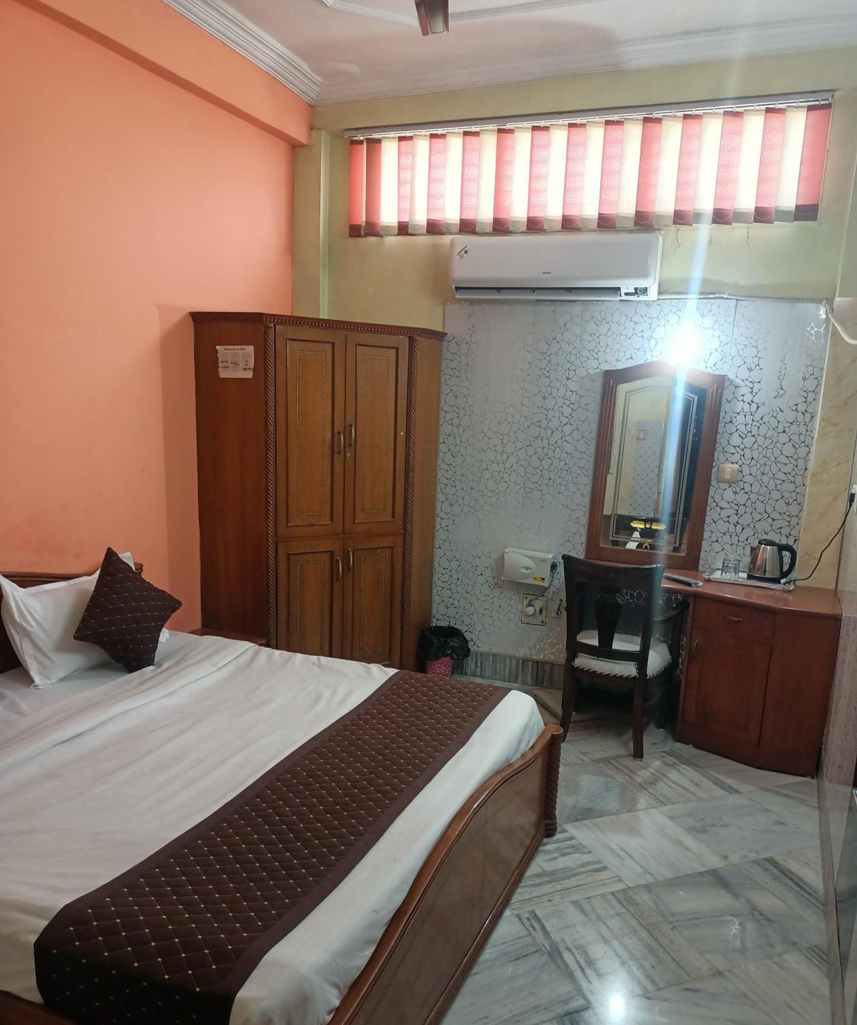 Hotel Riz Varanasi Exteriör bild
