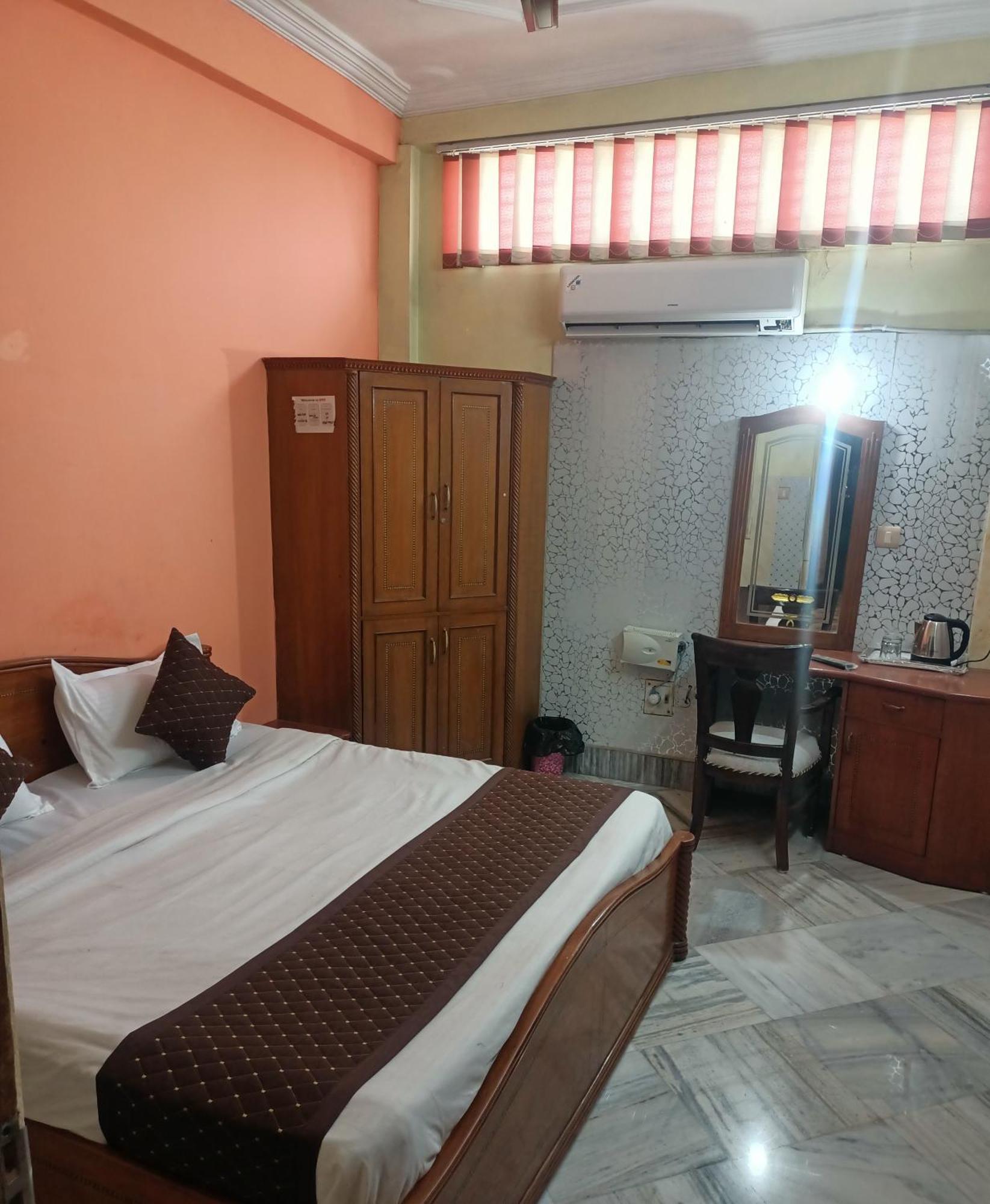 Hotel Riz Varanasi Exteriör bild