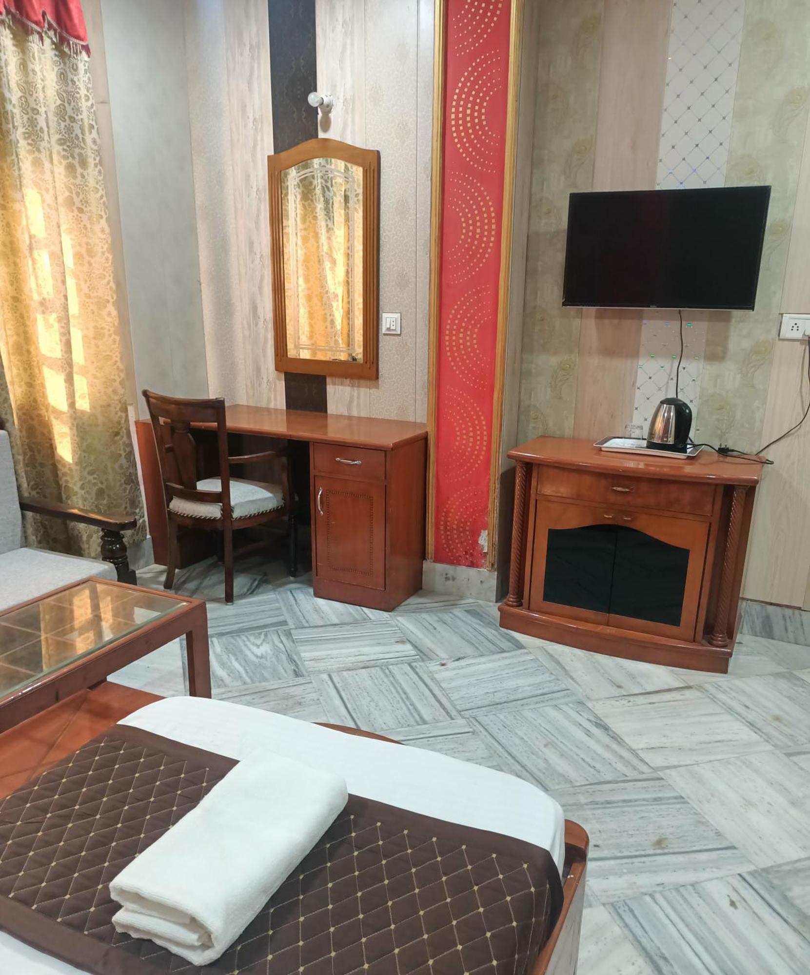 Hotel Riz Varanasi Exteriör bild