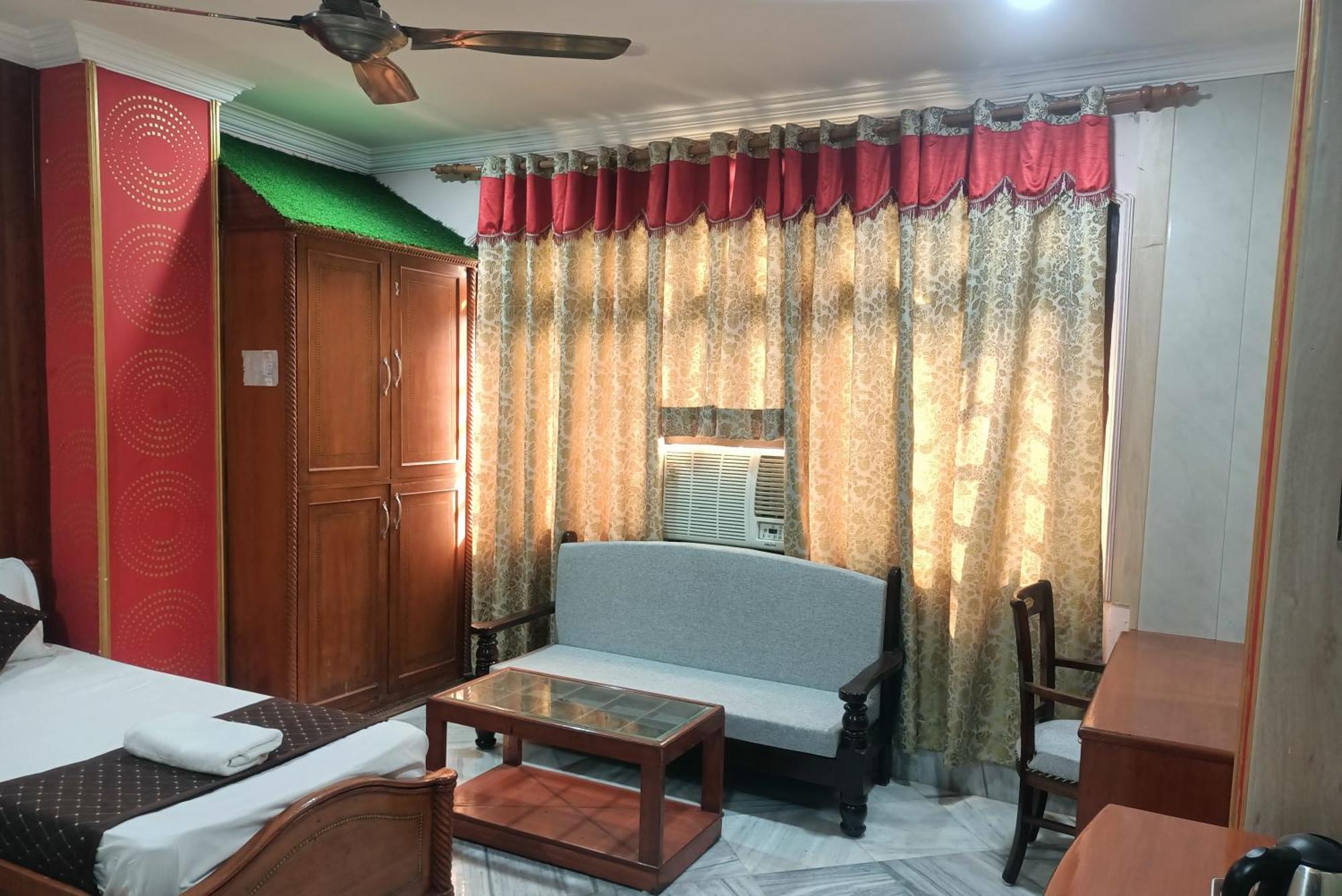 Hotel Riz Varanasi Exteriör bild