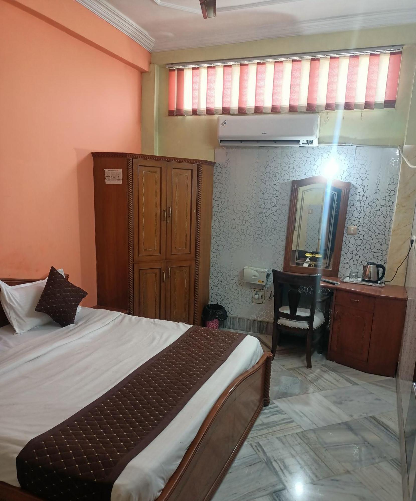 Hotel Riz Varanasi Exteriör bild