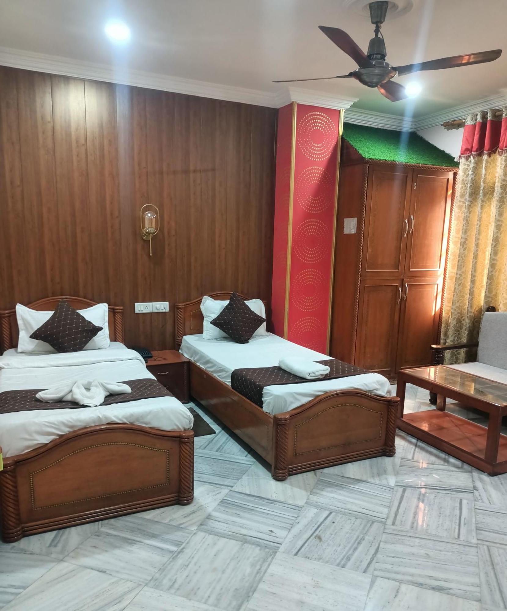 Hotel Riz Varanasi Exteriör bild