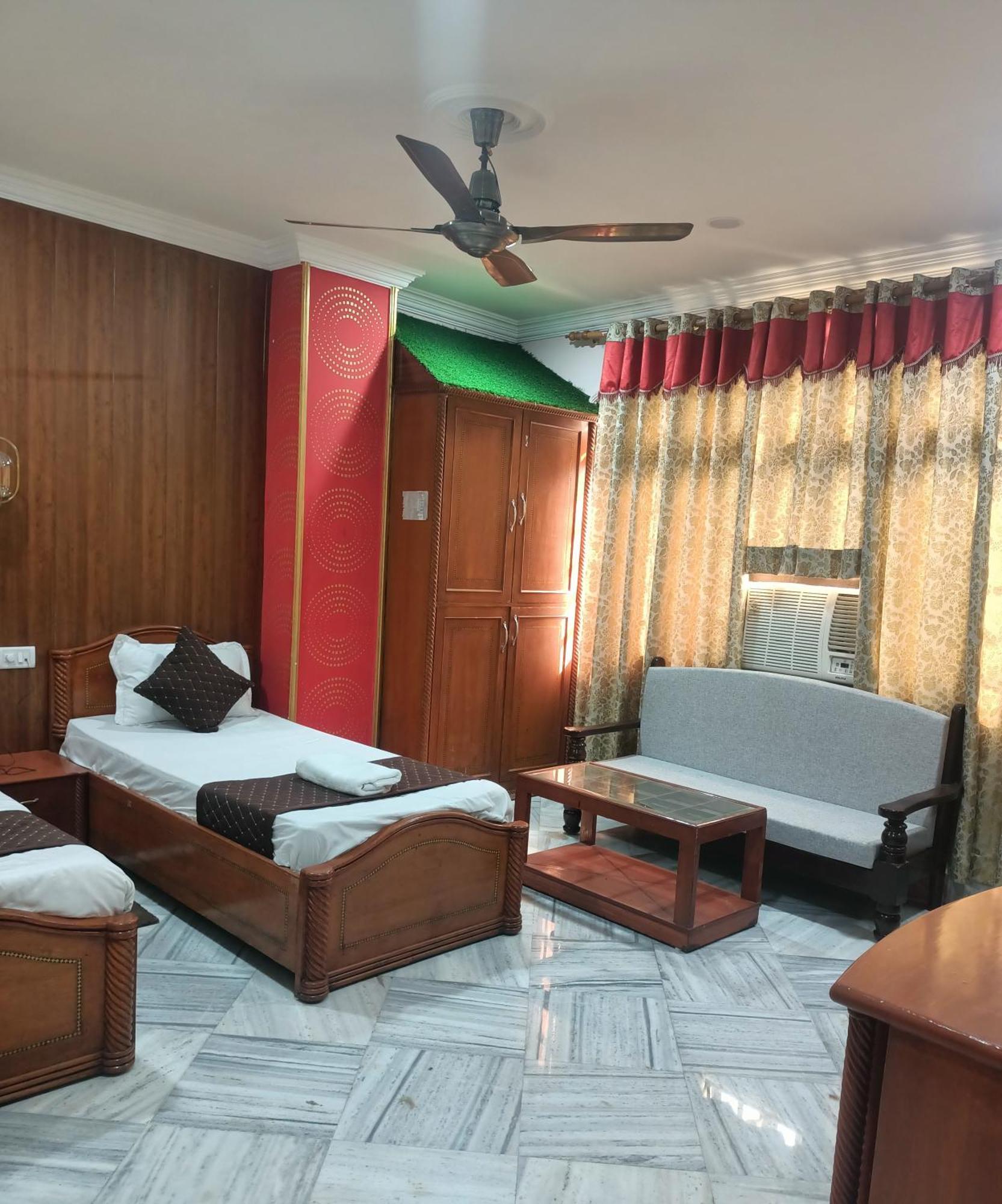 Hotel Riz Varanasi Exteriör bild
