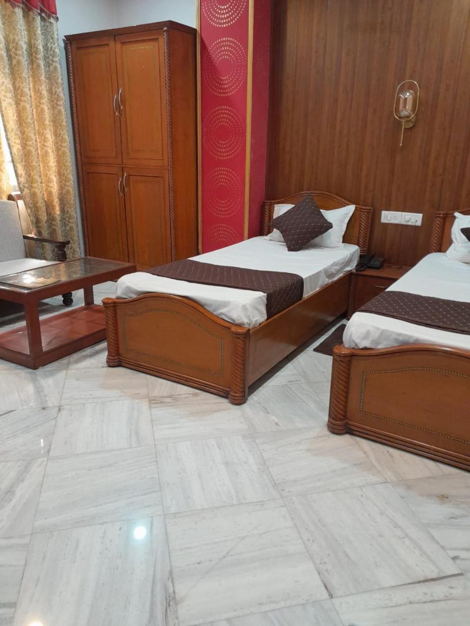 Hotel Riz Varanasi Exteriör bild