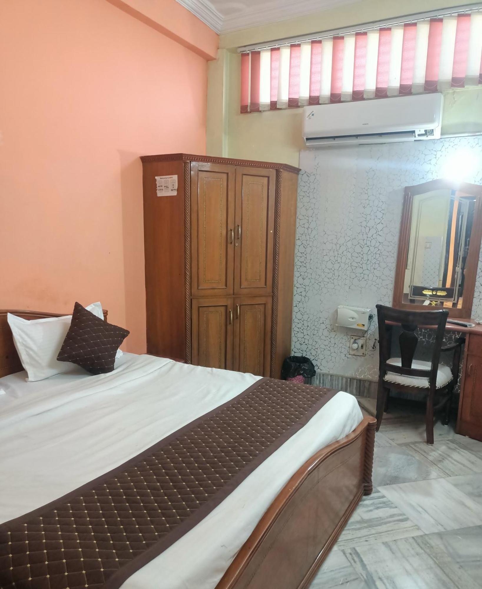 Hotel Riz Varanasi Exteriör bild