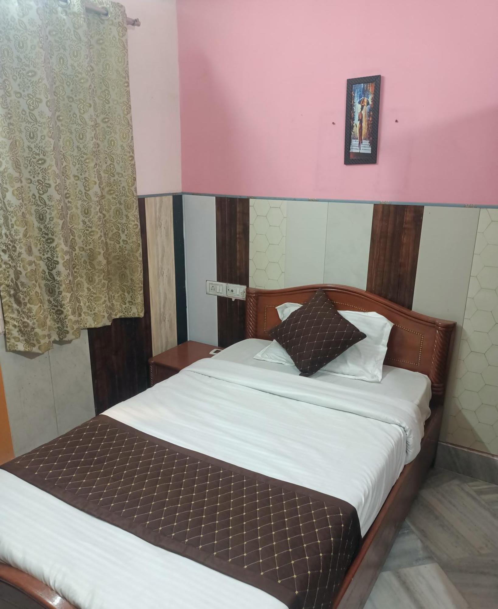 Hotel Riz Varanasi Exteriör bild